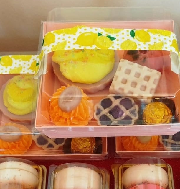 Pastry box